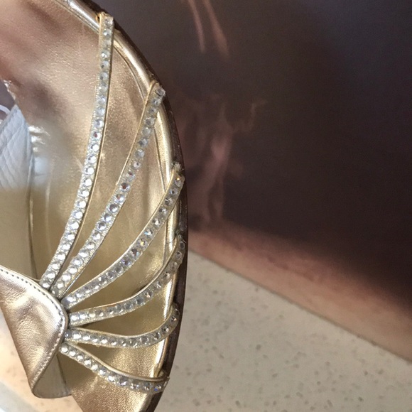 Stuart Weitzman Holiday Heels 👠 - Picture 5 of 8